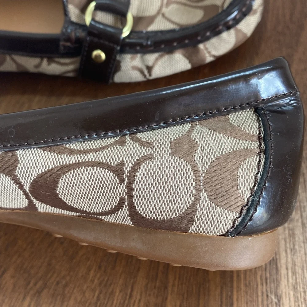 Coach Felisha Logo C Tan & Brown Loafer Flats Slip On Shoes, Women’s 9 B